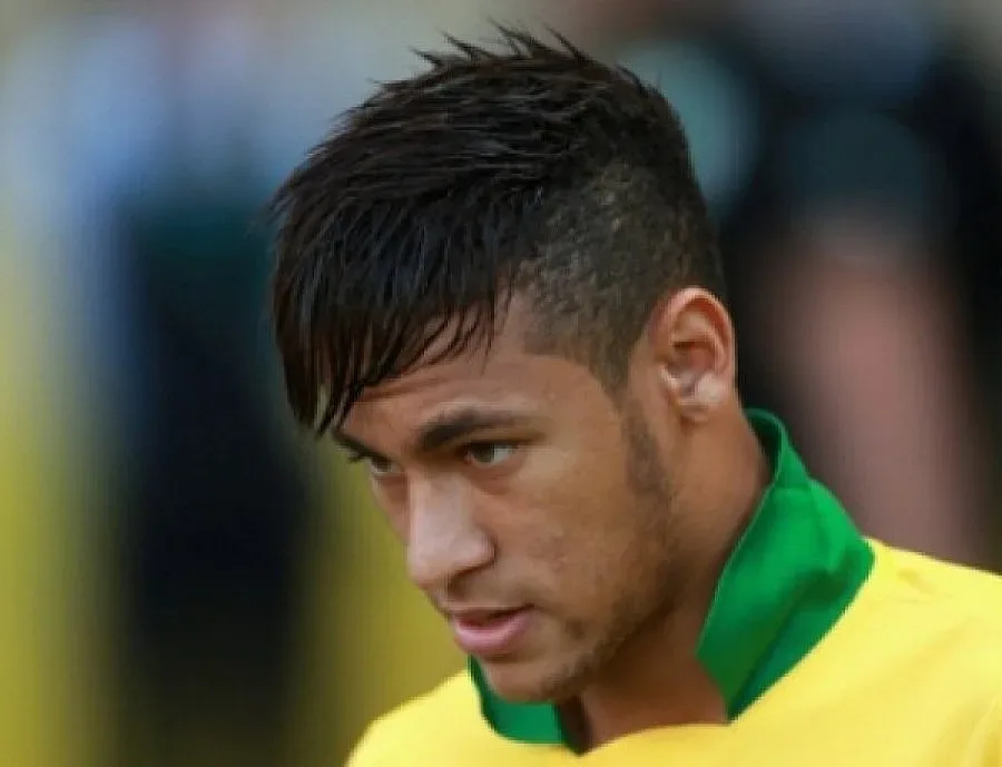 Неймар изненада актриса с обеци