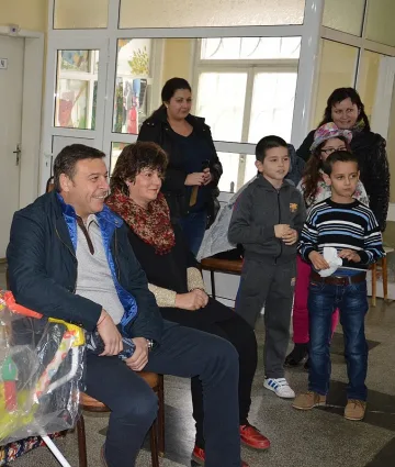 Кмет зарадва с подаръци социален дом 