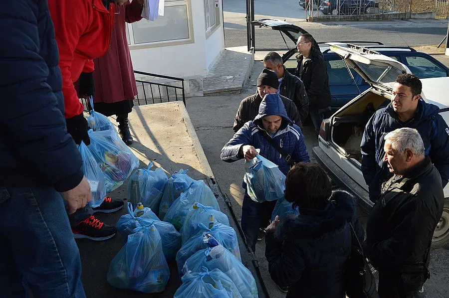 Дарения за ученици и социално слаби