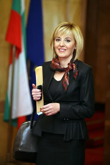 Манолова: Колекторските фирми използват лоши практики