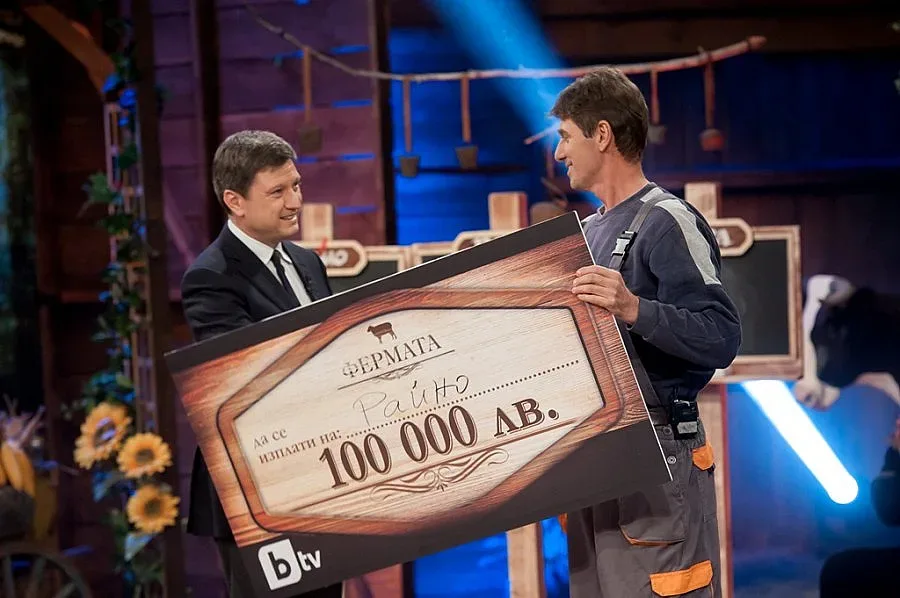 Победителят от "Фермата" коледува с гайда