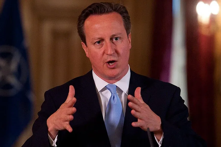 Камерън: Британската армия започва да подготвя и жени