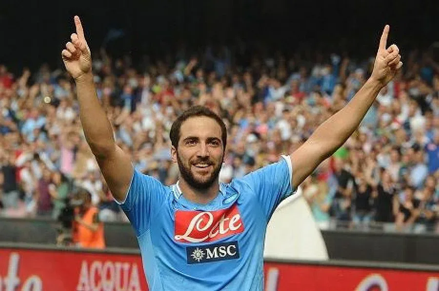 Гонсало Игуаин отново е герой