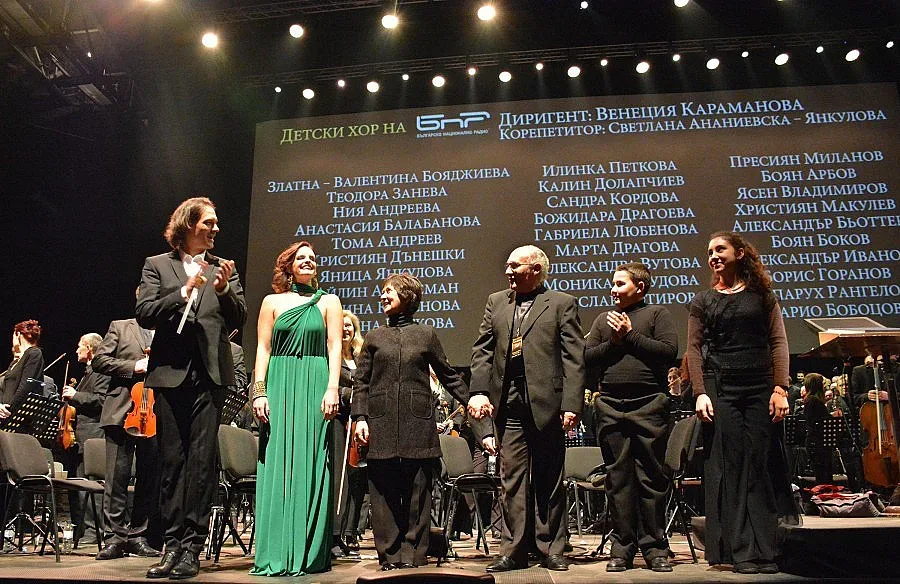 Над 300 артисти промениха завинаги "Властелинът"