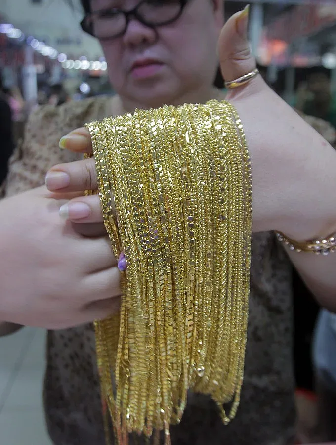 Златари: Падат продажбите на бижута преди празниците