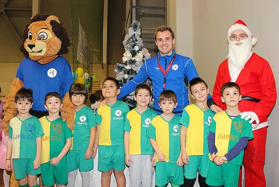 Коледен спортно-музикален фестивал в "Арена Армеец"