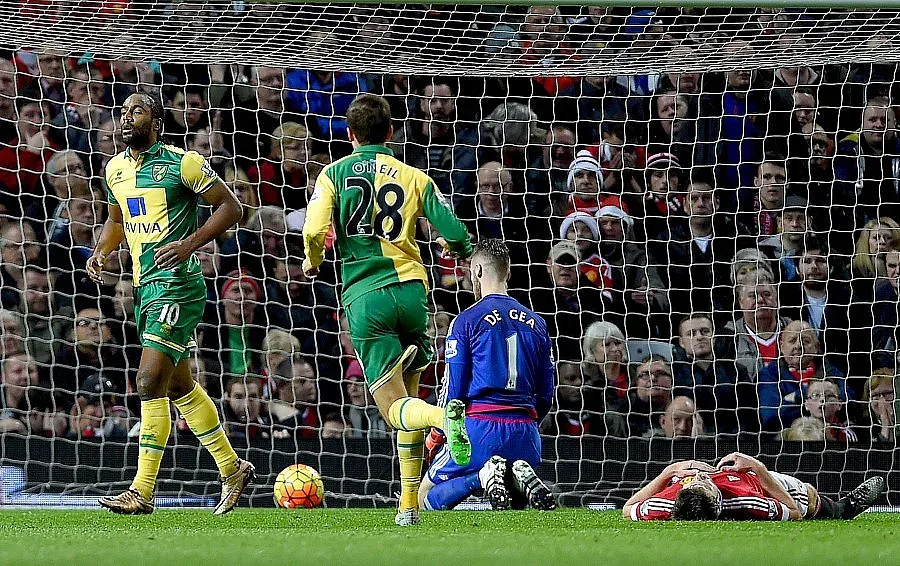 "Юнайтед" продължава спускането по пързалката