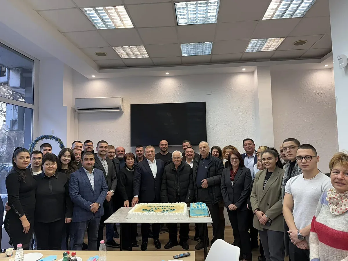 На 35-ия си рожден ден! Депесарите в страната: Ново начало за хората в България /СНИМКИ/