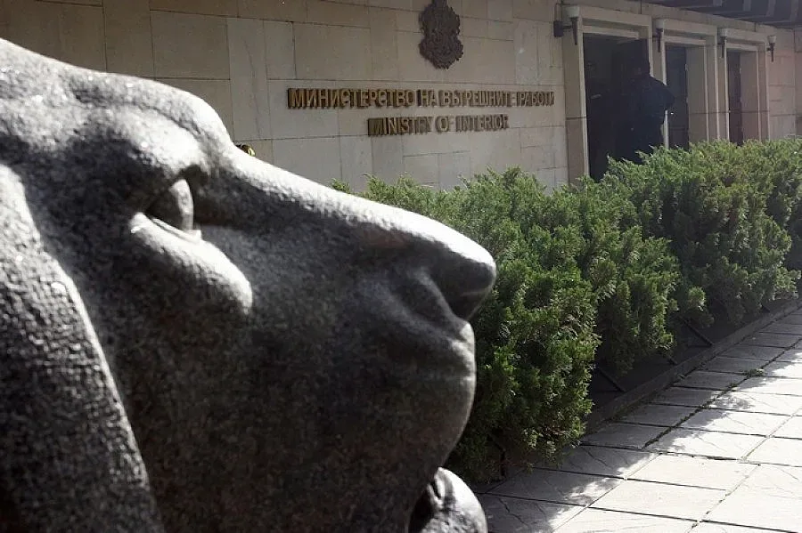МВР: Не се хвалете във Фейсбук къде празнувате
