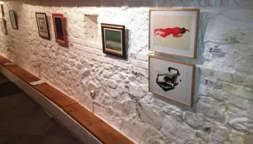 Продават картини за децата на "Локо"