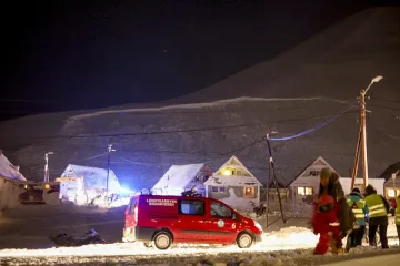 Лавина помете 10 къщи в Норвегия