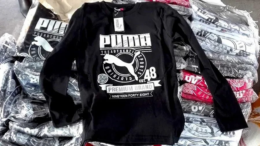 Задържаха над 80 000 менте дрехи