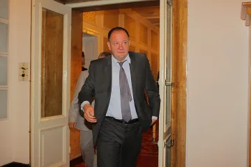 Миков: Ще предложим на опозицията да внесем вот на недоверие