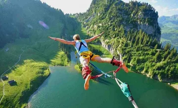 Глезотии в червено за огнените хора