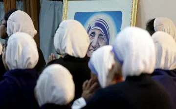 Майка Тереза става светица през септември