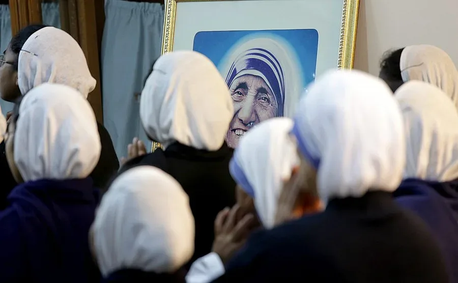 Майка Тереза става светица през септември