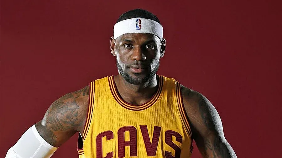 Леброн прати съпруга в болница