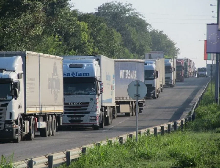 Нов срив в системата предизвика тапи на границите