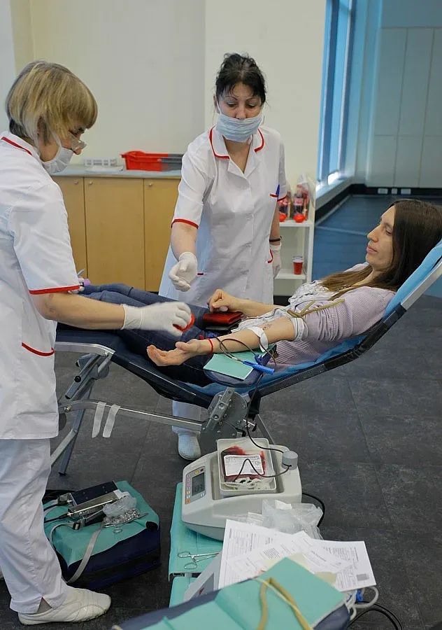 Кръводарителска акция в навечерието на Коледа