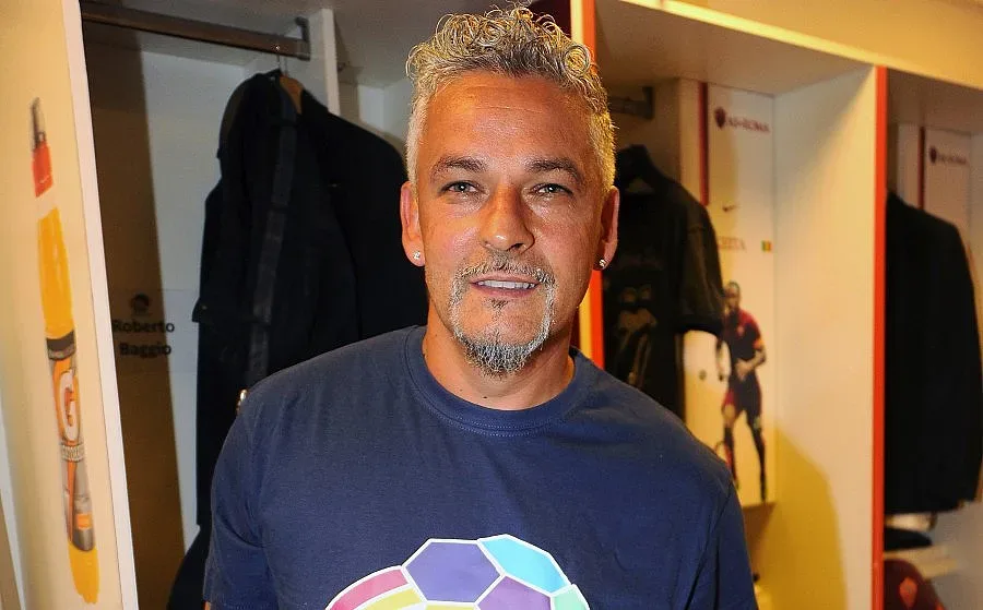 Роберто Баджо на крака при Стоичков за юбилея