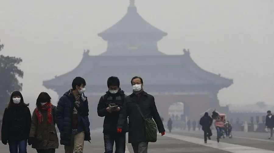 Пекин обяви червен код заради мръсния въздух