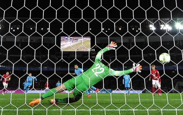 "Барса" на финал, Суарес би "Гуанджоу" 