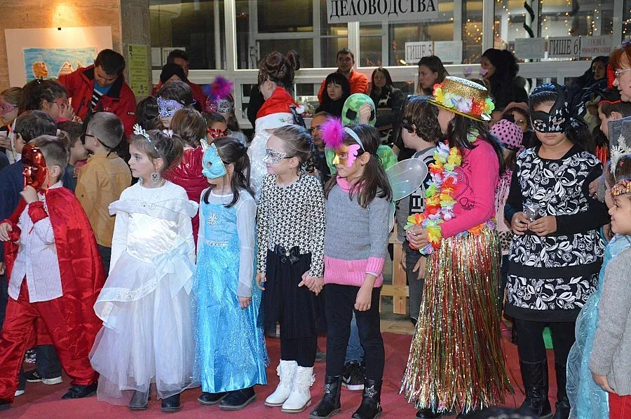 Бал с маски в кметство