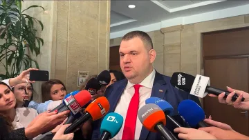 Пеевски: ПП-ДБ правят само бели, татко им Бойко ги спасява /ВИДЕО/