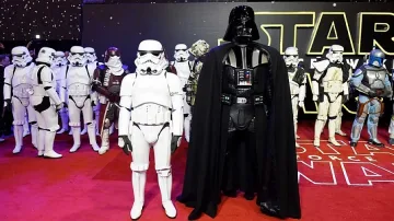 Хиляди на премиерата на "Междузвездни войни" (ВИДЕО)