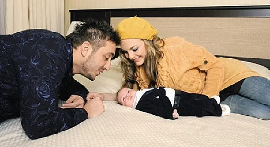 Наглеци обират звезди, докато спят