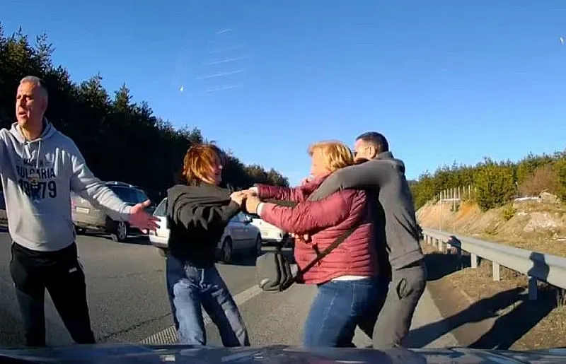 Ало, политиците. Шамарите по магистралата са за вас!