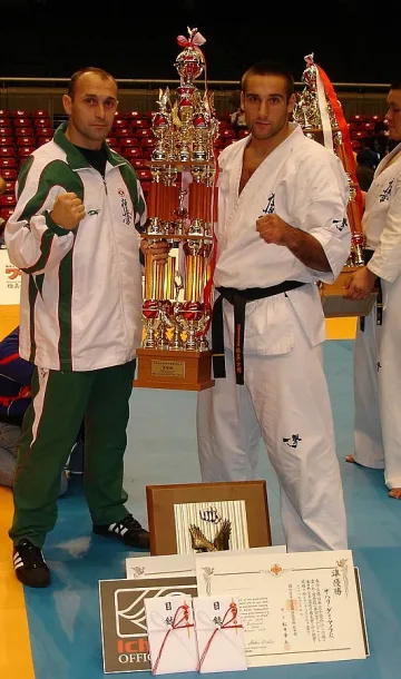 Наш каратист ще бие 100 човека в един ден