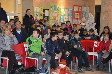 Ученици представиха новогодишни традиции от цял свят