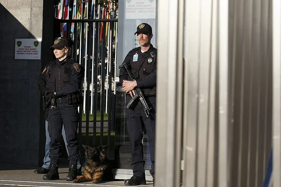 Арест за трима, свързани с атаките в Париж