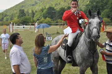 Застреляха расова кобила и 2 кончета в Монтанско