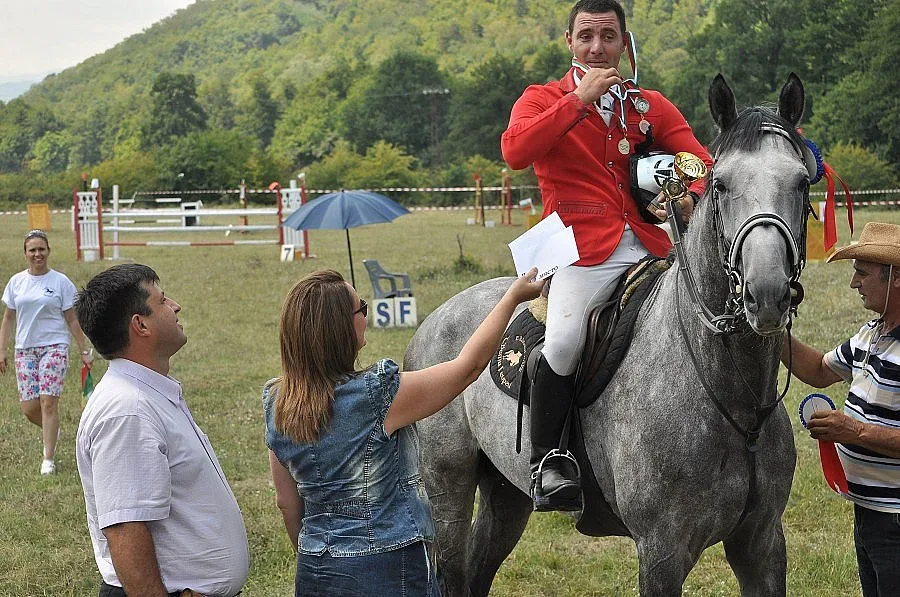 Застреляха расова кобила и 2 кончета в Монтанско