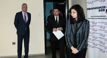 Реформаторите остават във властта