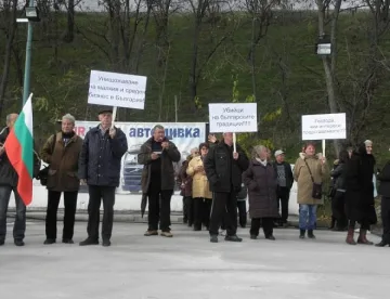 Казанджии и лозари плашат с блокади на пътища в Пиринско