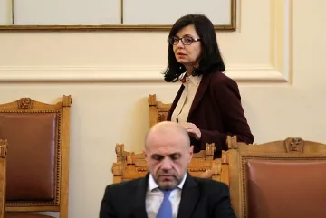 Партията на Кунева решава подкрепя ли кабинета