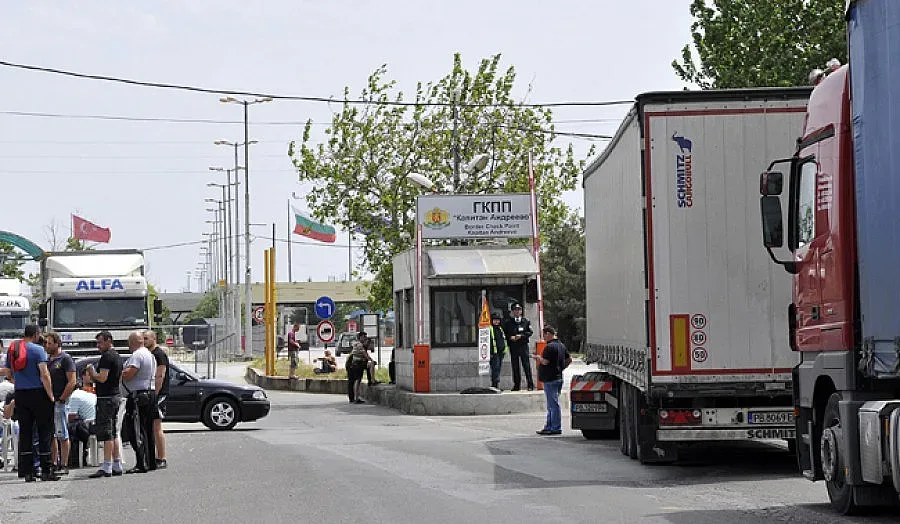 33-ма митничари гърмят с рушвети (ОБЗОР)