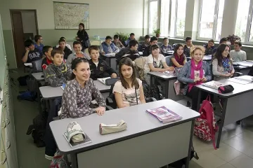 Как да прогоним младия учител ?