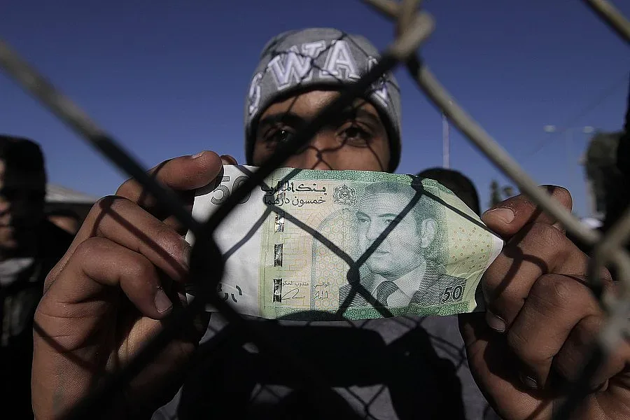 ЕС търси хиляди празни сирийски паспорти