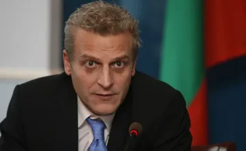 Москов с оставка в ДСБ, но министър, партията в опозиция