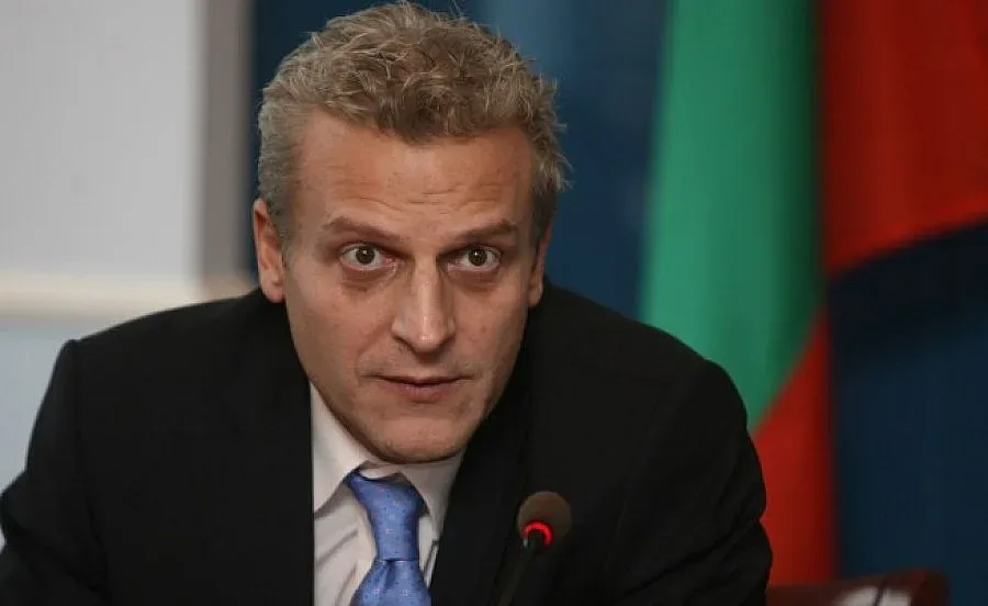 Москов с оставка в ДСБ, но министър, партията в опозиция