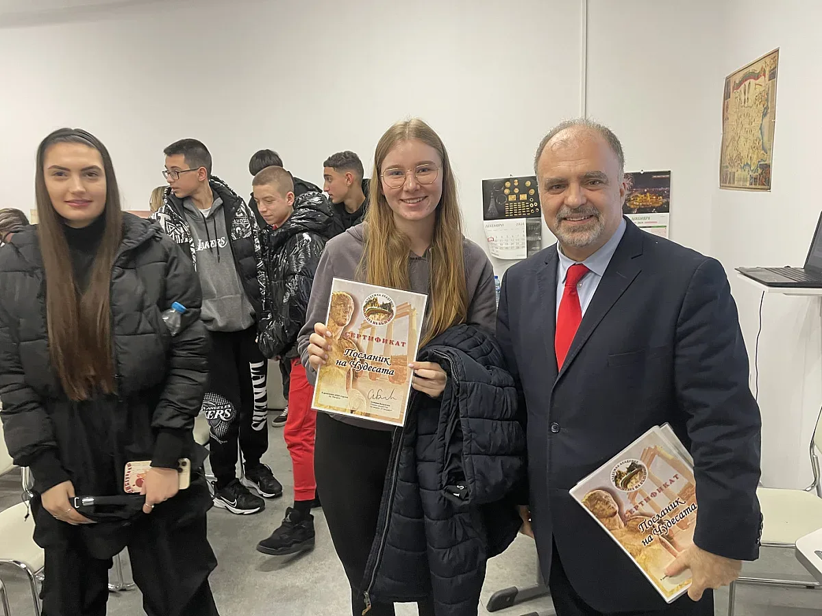 Младежка академия с уникален клип за Чудесата на Пиринско