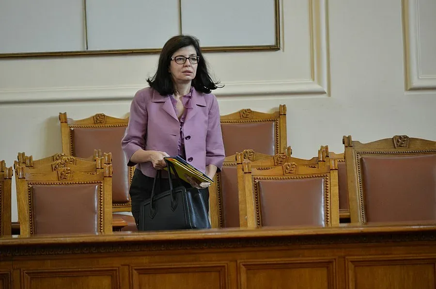 Протестър хакнал пощата на Кунева