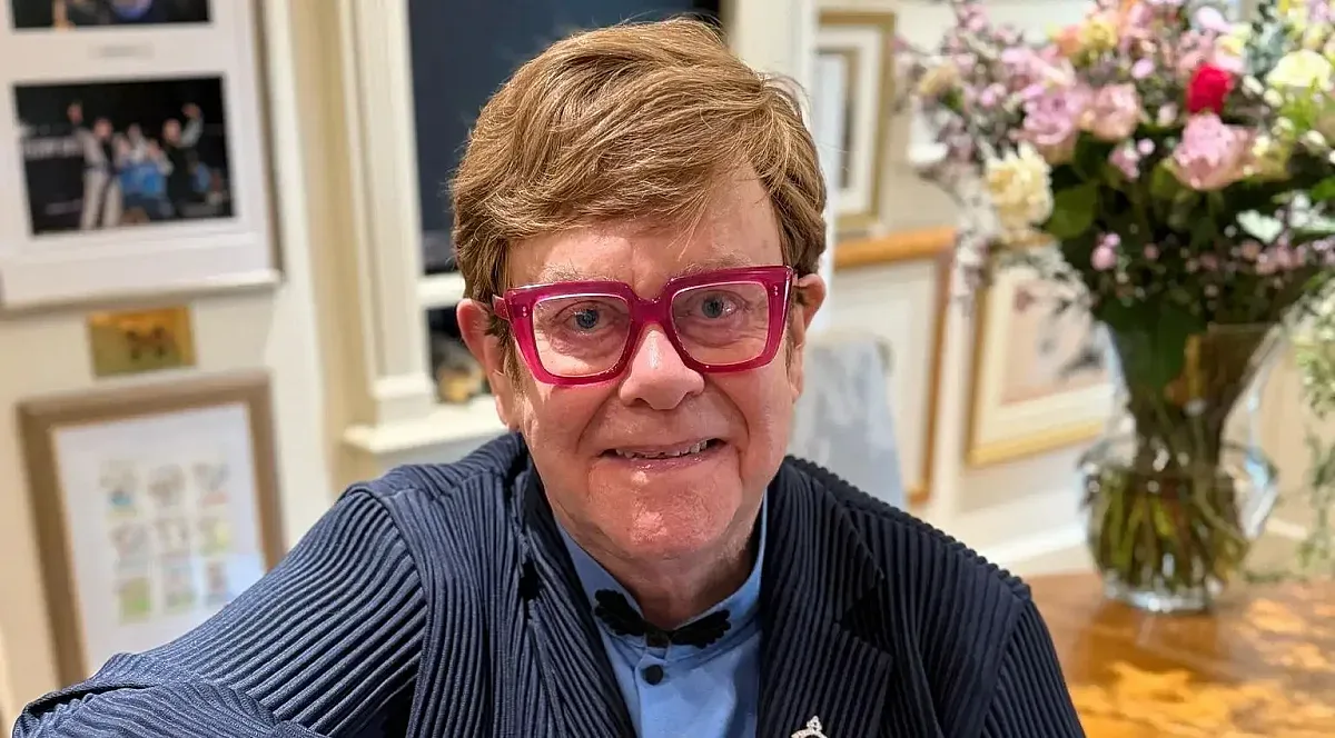 Футболният Уотфорд почита суперзвездата Елтън Джон