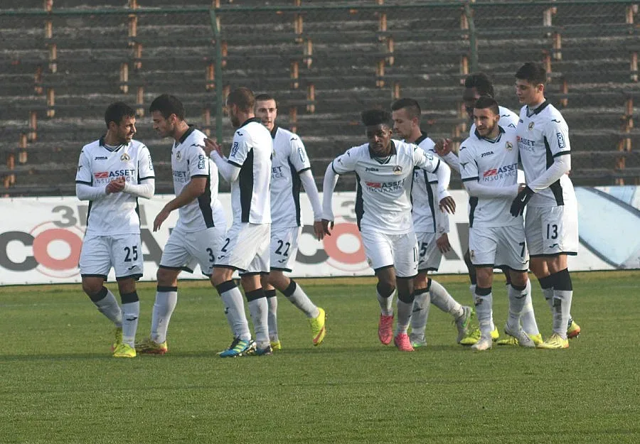 Бяла красота спря "Пирин" и Шенсой