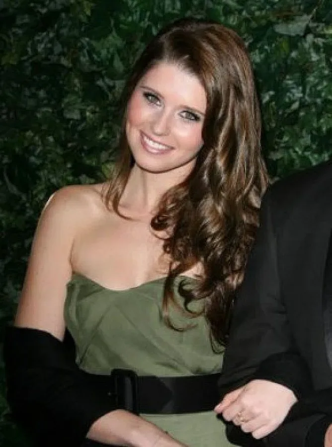 Щерката на Арни си направи лайфстайл сайт 