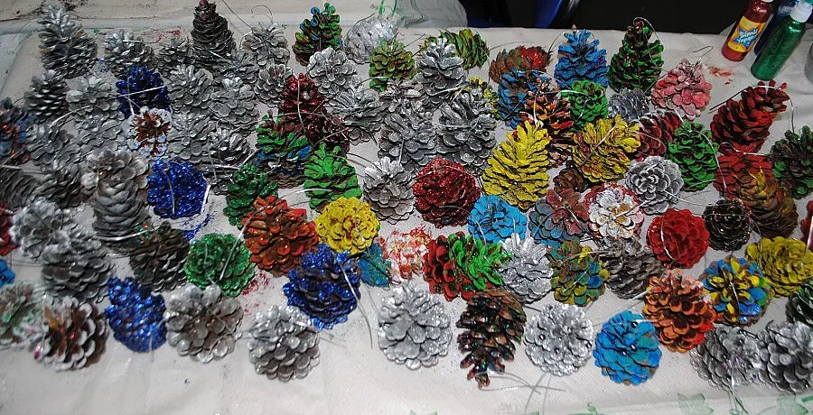 Деца изработиха коледни играчки в инфоцентъра на Мария Габриел